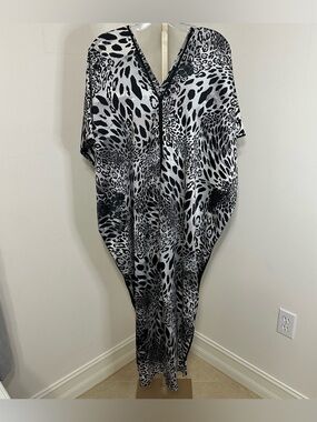 Natori Black and White Animal Print caftan